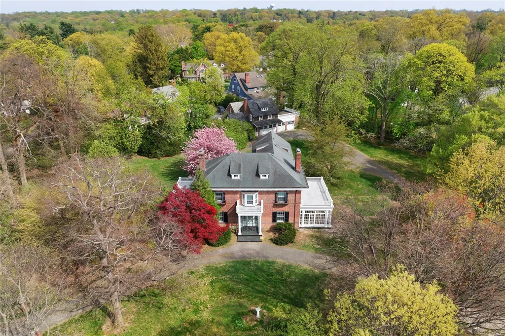 44 North Drive Manhasset NY 11030