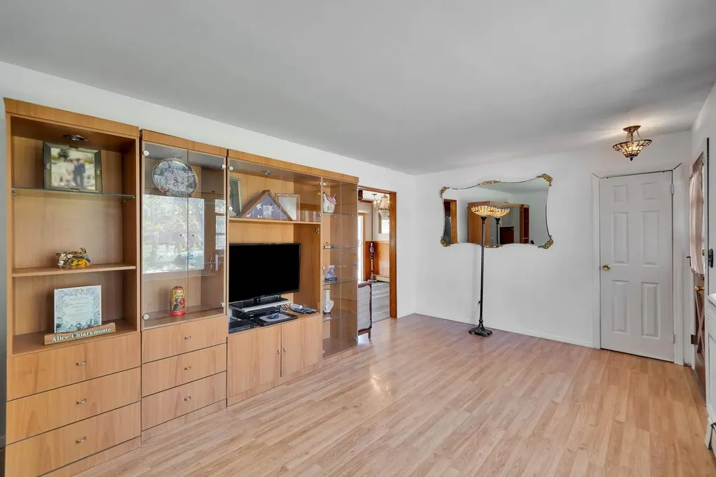 113 Mayfield Drive Mastic Beach NY 11951