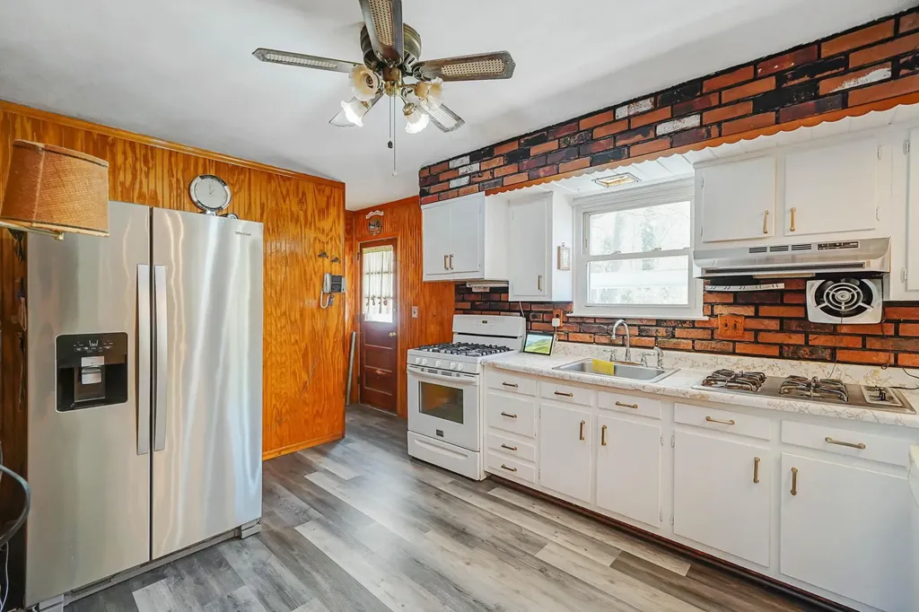 113 Mayfield Drive Mastic Beach NY 11951