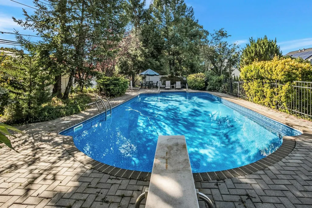 3 Quantuck Court Commack NY 11725
