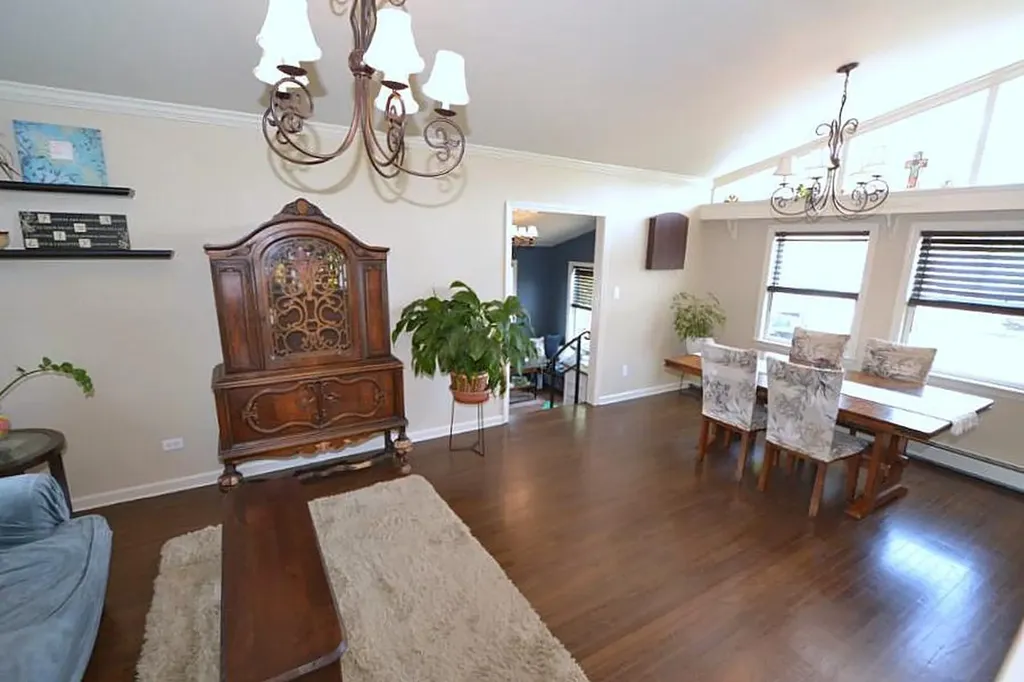 127 W Court Drive Centereach NY 11720