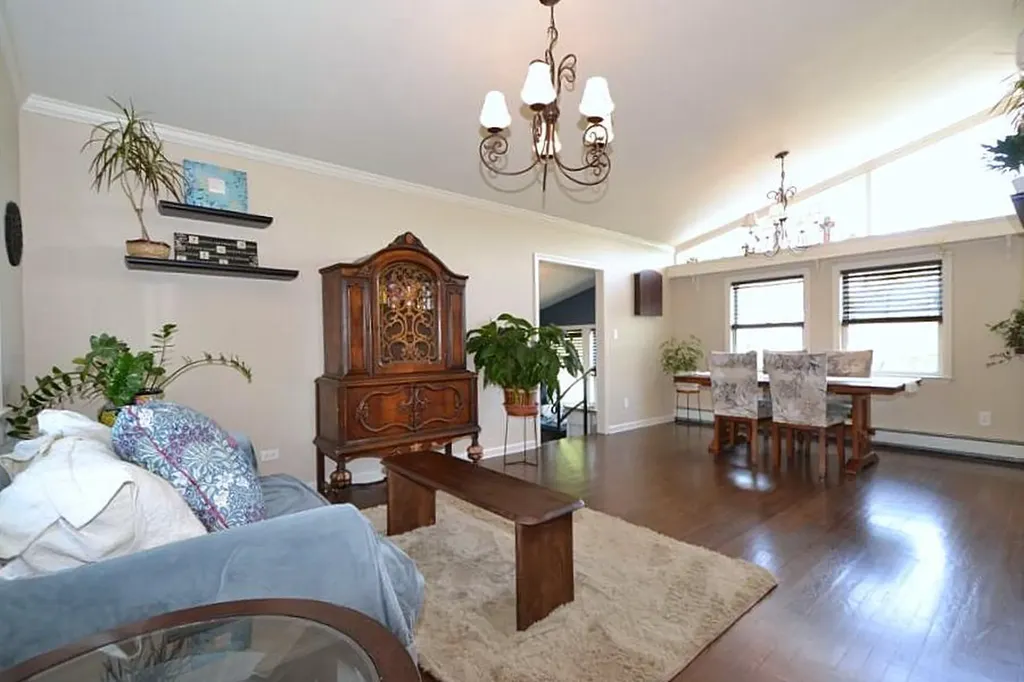 127 W Court Drive Centereach NY 11720