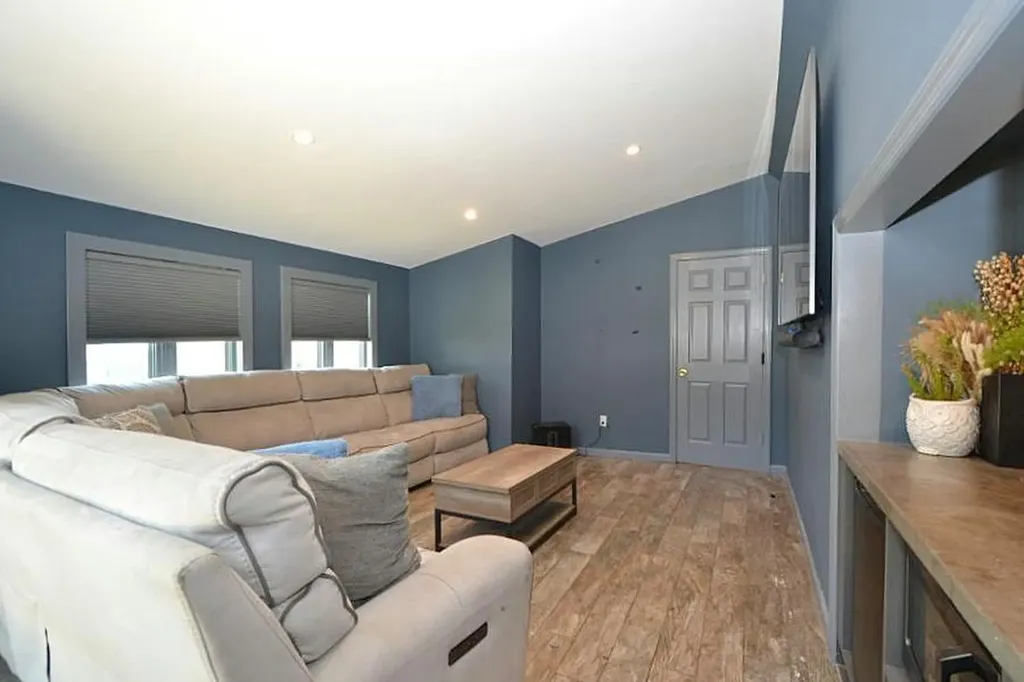 127 W Court Drive Centereach NY 11720