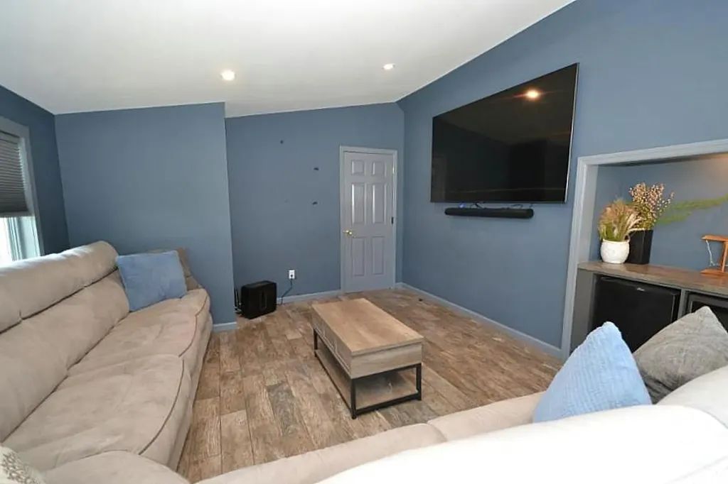 127 W Court Drive Centereach NY 11720