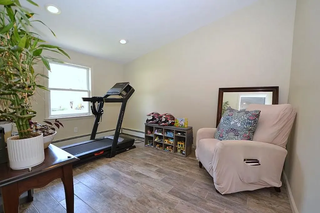 127 W Court Drive Centereach NY 11720