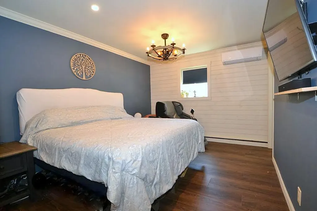 127 W Court Drive Centereach NY 11720