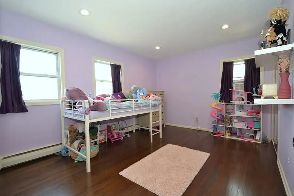 127 W Court Drive Centereach NY 11720