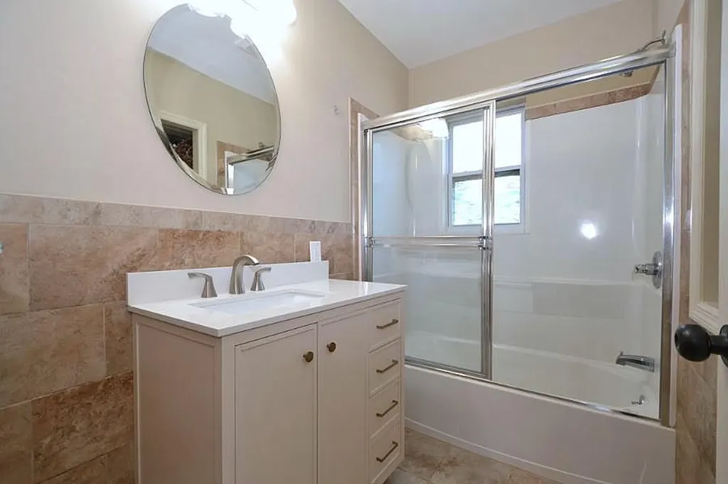 127 W Court Drive Centereach NY 11720