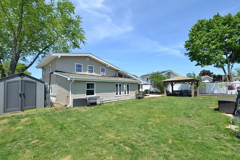 127 W Court Drive Centereach NY 11720