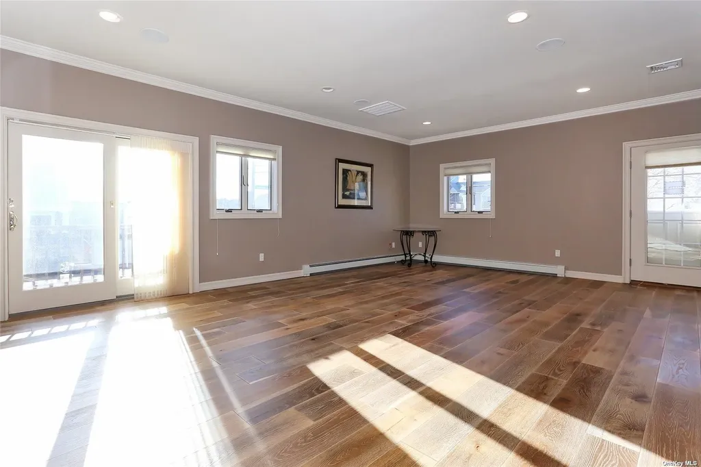 909 W Park Avenue Long Beach NY 11561