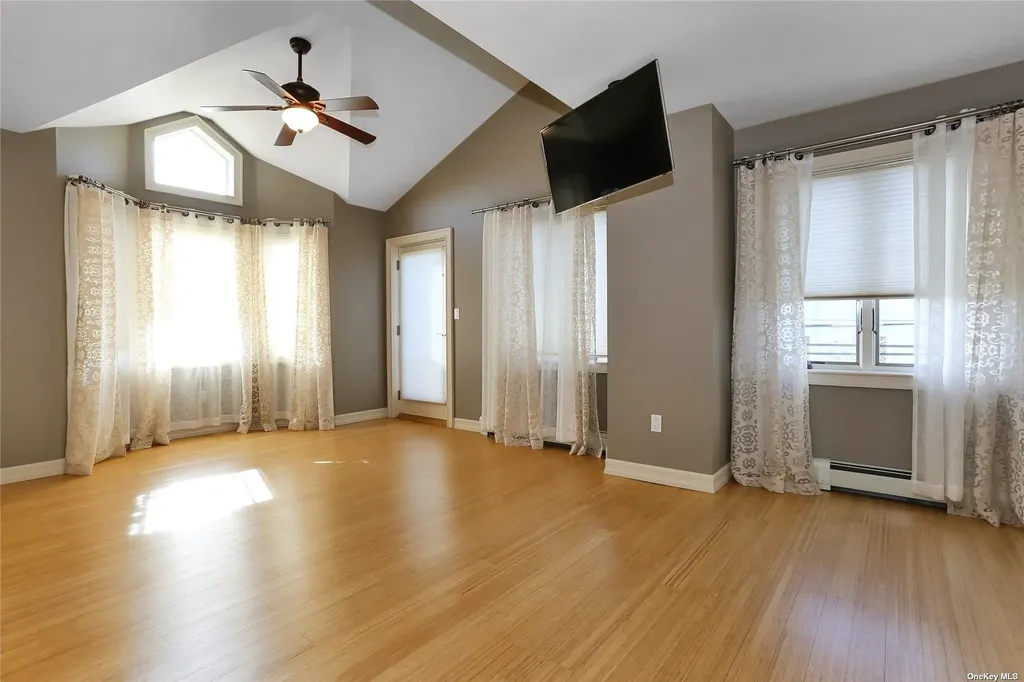 909 W Park Avenue Long Beach NY 11561