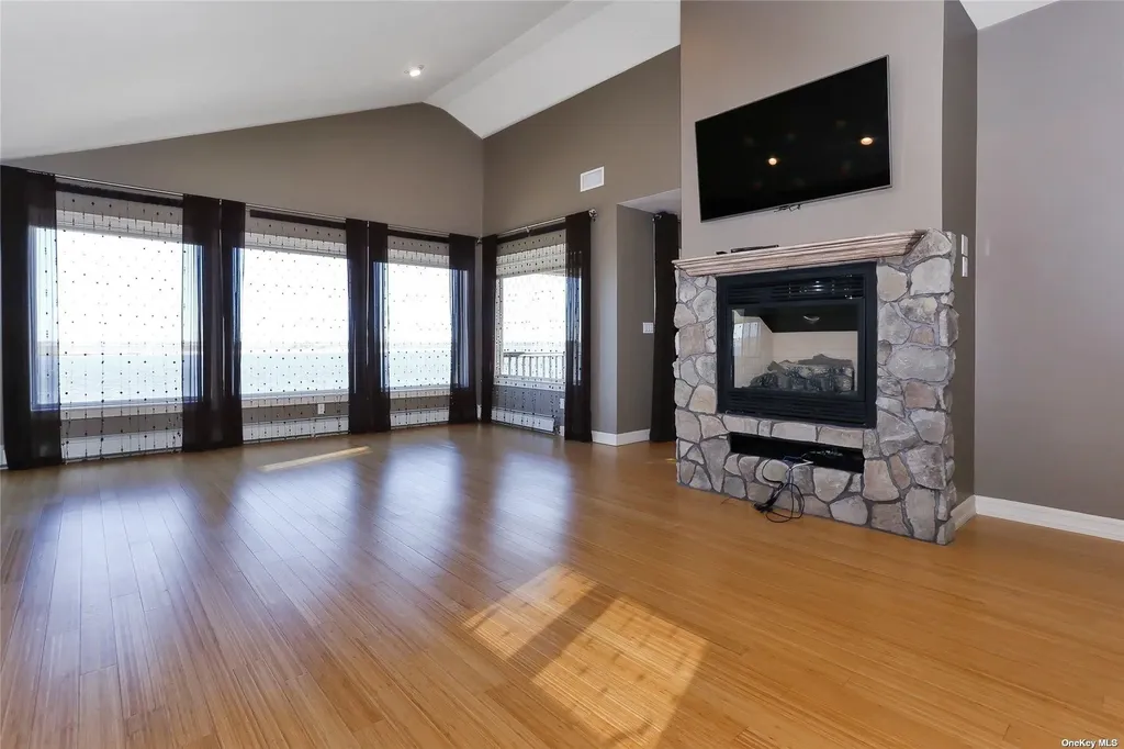 909 W Park Avenue Long Beach NY 11561