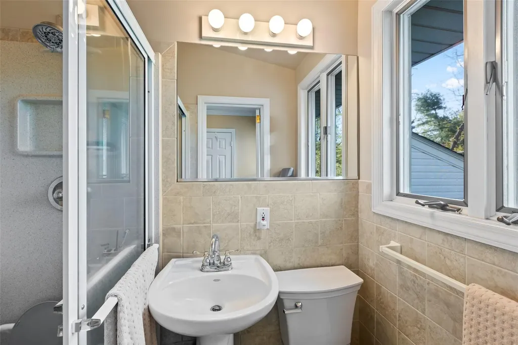 42 Sioux Drive Commack NY 11725
