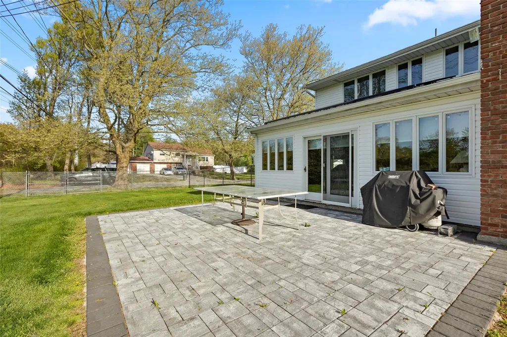 42 Sioux Drive Commack NY 11725