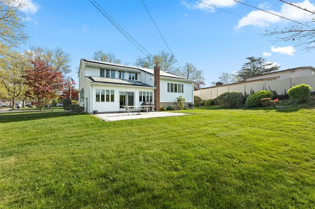 42 Sioux Drive Commack NY 11725