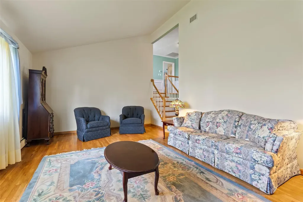 42 Sioux Drive Commack NY 11725
