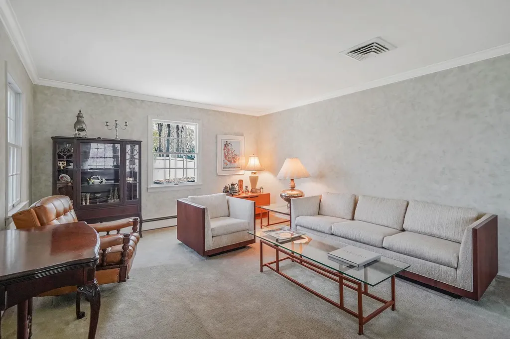 18 Botany Lane Stony Brook NY 11790