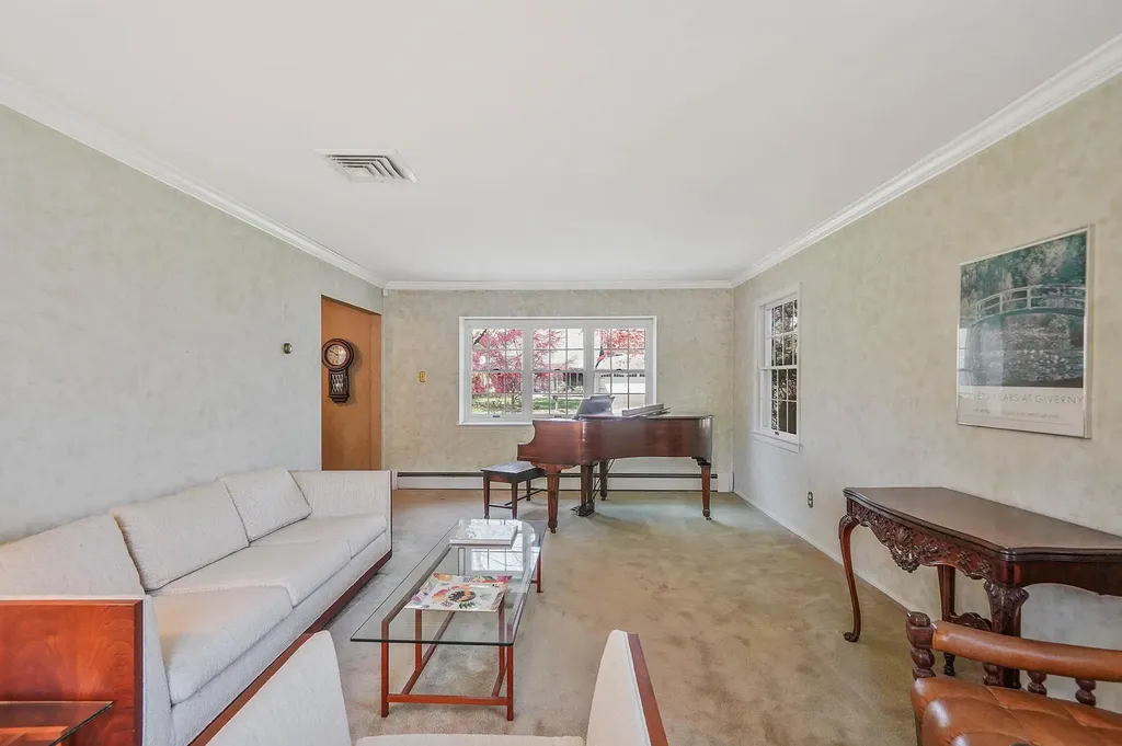 18 Botany Lane Stony Brook NY 11790