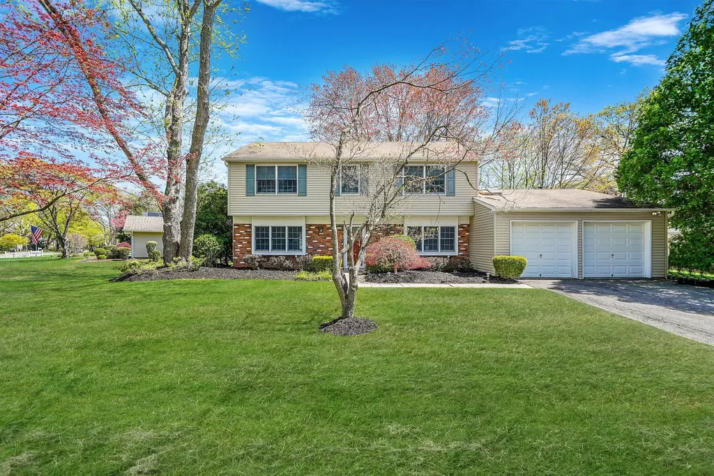 18 Botany Lane Stony Brook NY 11790