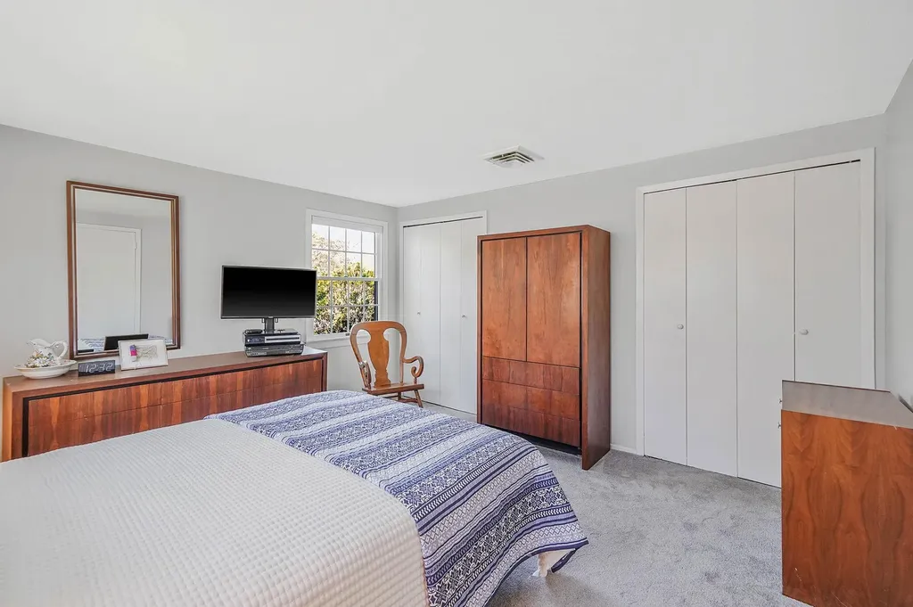 18 Botany Lane Stony Brook NY 11790
