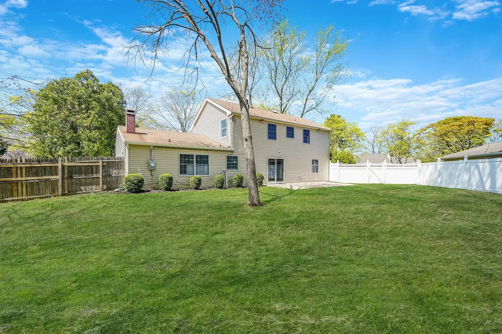 18 Botany Lane Stony Brook NY 11790