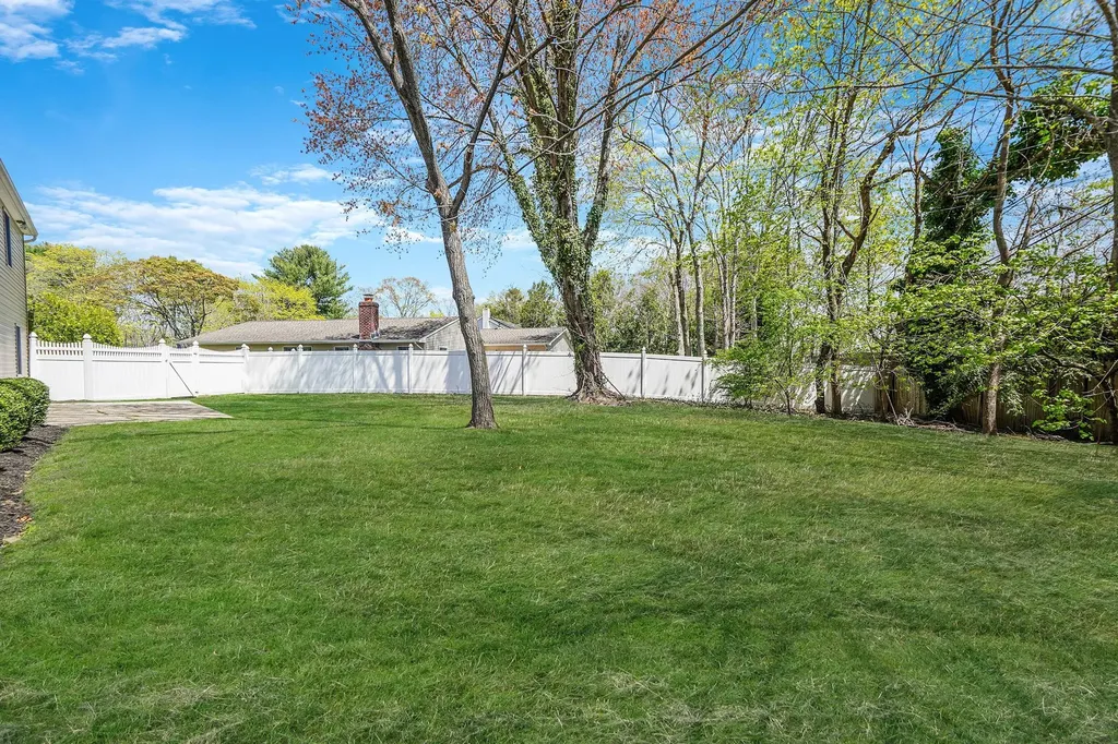 18 Botany Lane Stony Brook NY 11790
