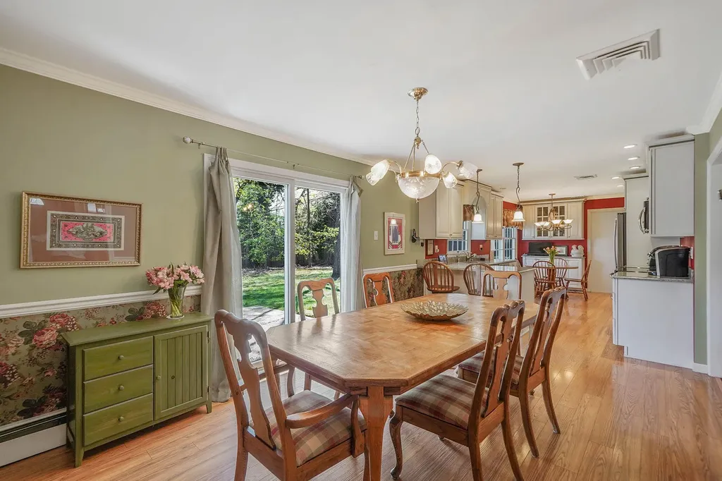 18 Botany Lane Stony Brook NY 11790