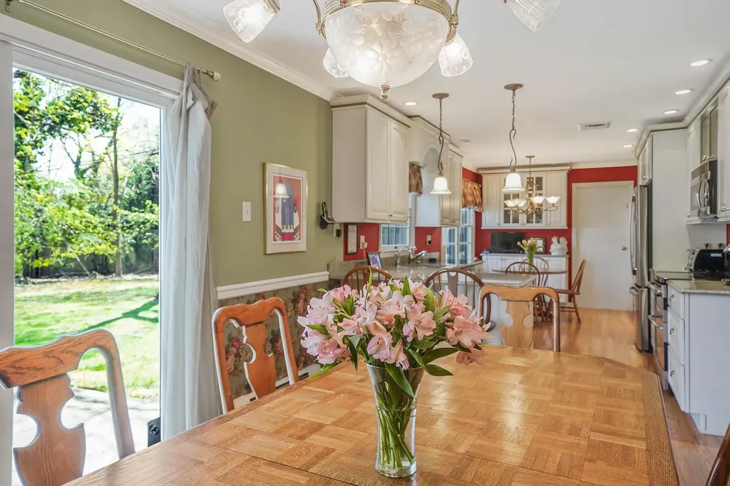 18 Botany Lane Stony Brook NY 11790