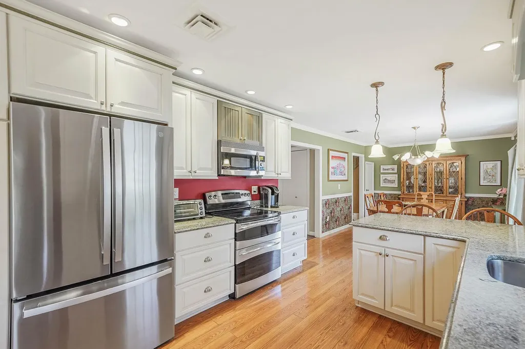 18 Botany Lane Stony Brook NY 11790