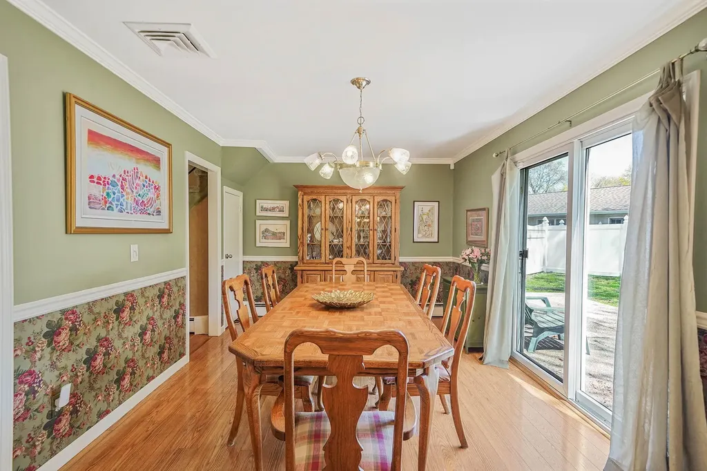 18 Botany Lane Stony Brook NY 11790