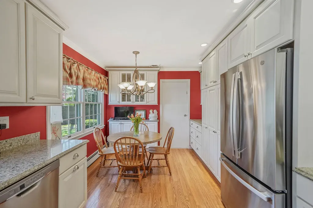 18 Botany Lane Stony Brook NY 11790