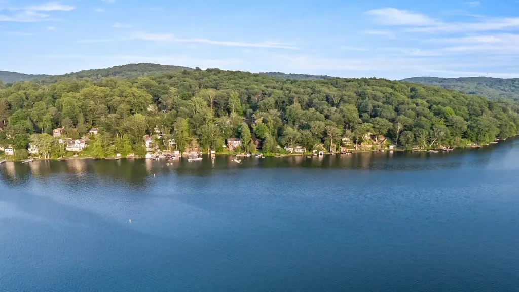 21 Chippewa Road Putnam Valley NY 10579