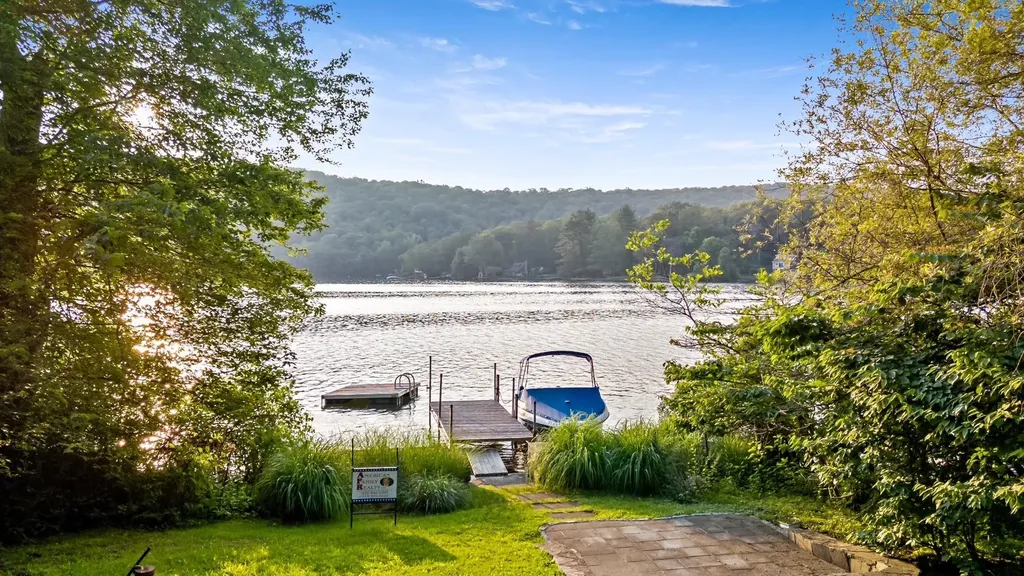 21 Chippewa Road Putnam Valley NY 10579