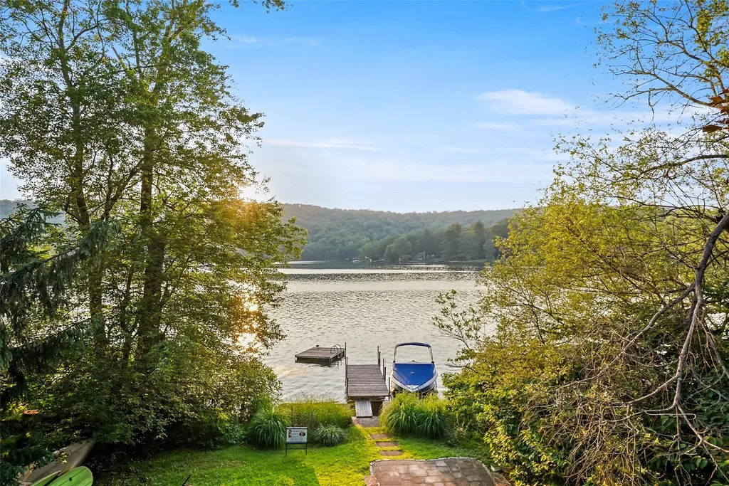 21 Chippewa Road Putnam Valley NY 10579