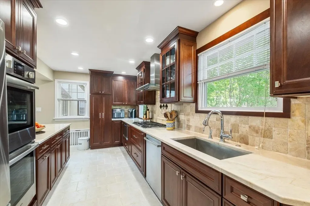 335 Heathcote Road Scarsdale NY 10583