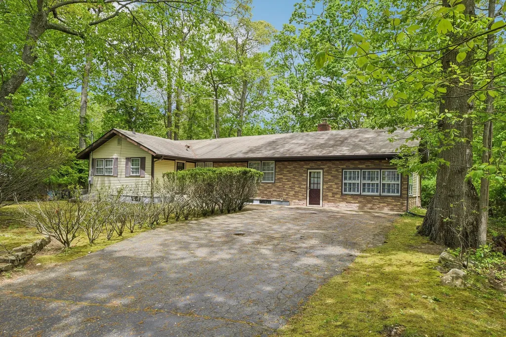 54 Cedar Street Stony Brook NY 11790