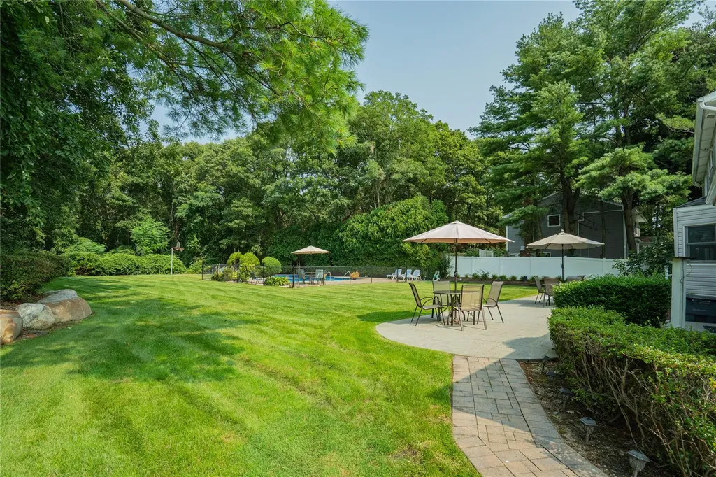 1 Stonehurst Lane Dix Hills NY 11746