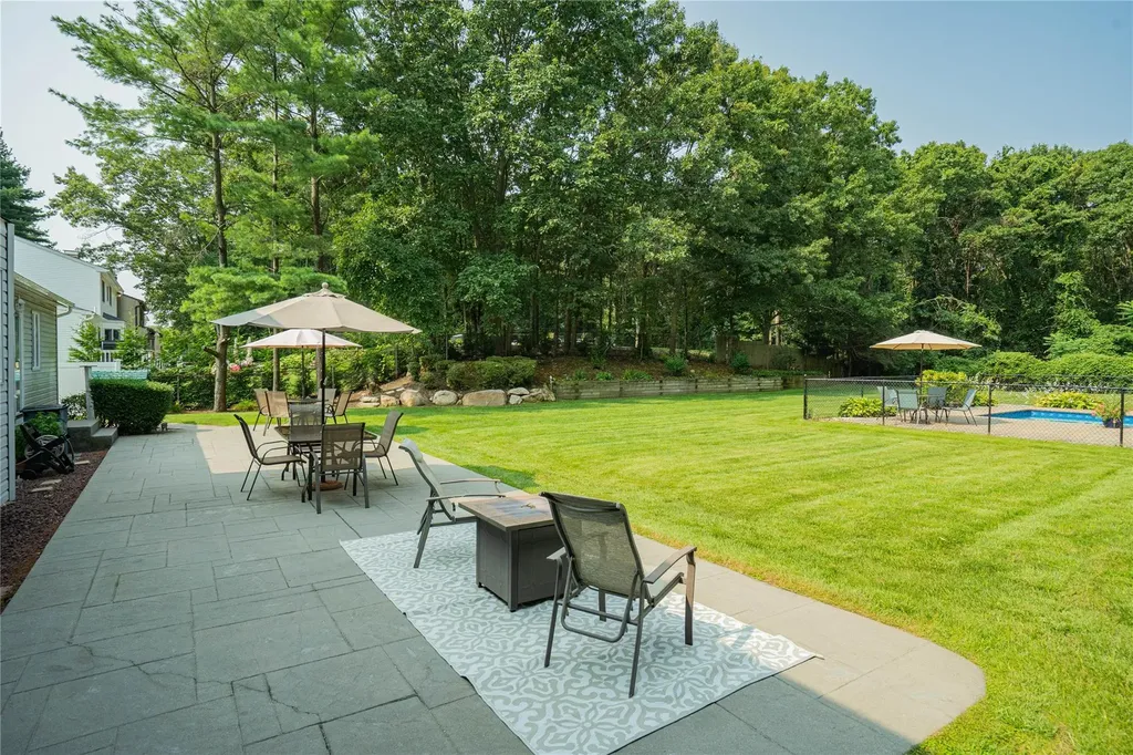 1 Stonehurst Lane Dix Hills NY 11746