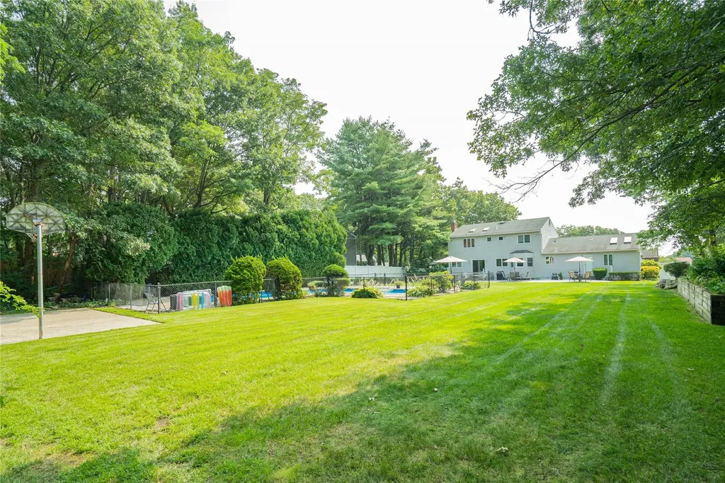 1 Stonehurst Lane Dix Hills NY 11746