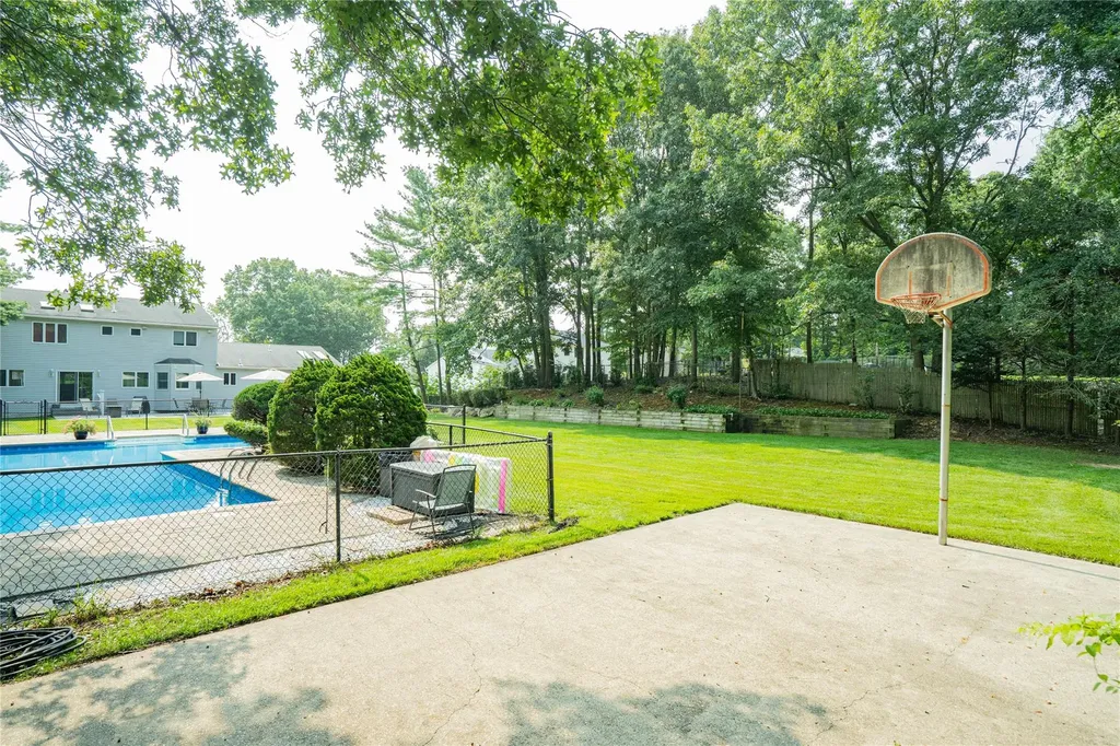1 Stonehurst Lane Dix Hills NY 11746