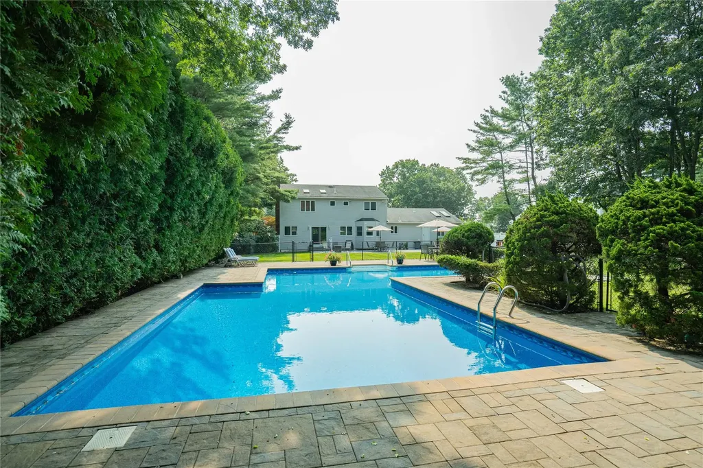 1 Stonehurst Lane Dix Hills NY 11746
