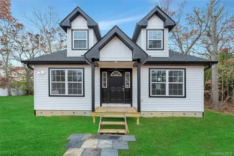 487 Neighborhood Road Shirley NY 11967