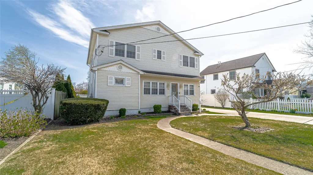 96 17th Street West Babylon NY 11704