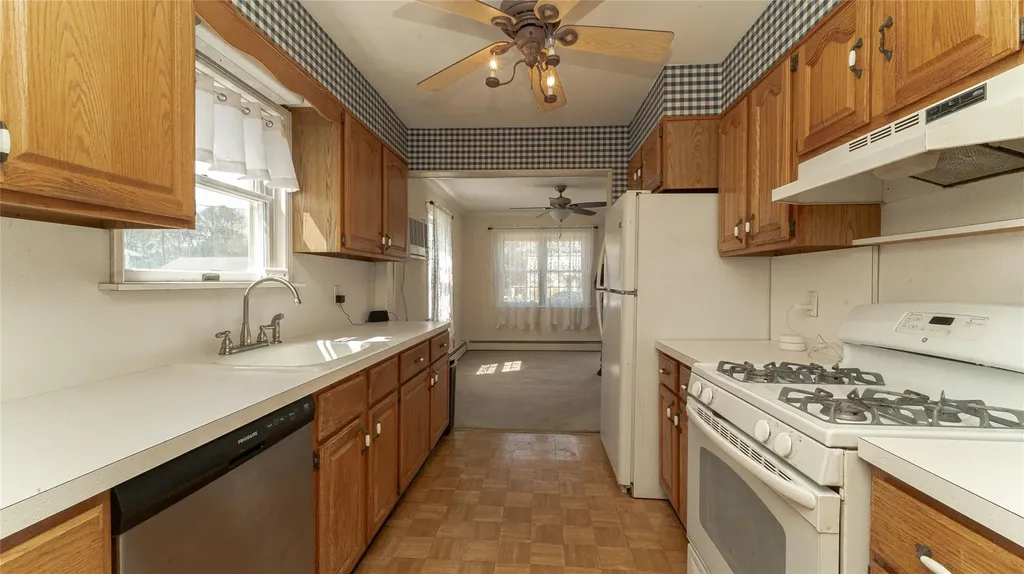 96 17th Street West Babylon NY 11704