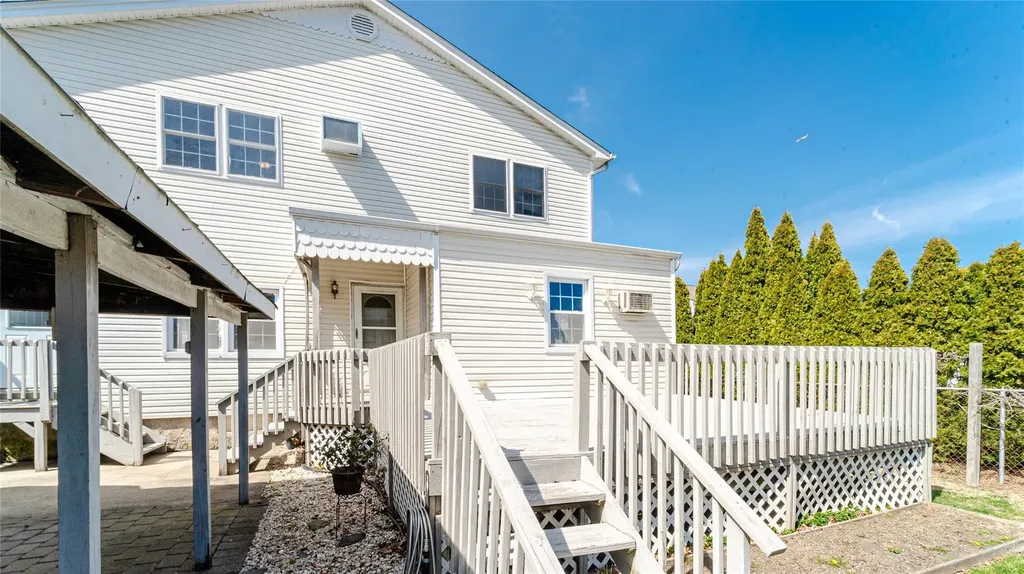 96 17th Street West Babylon NY 11704