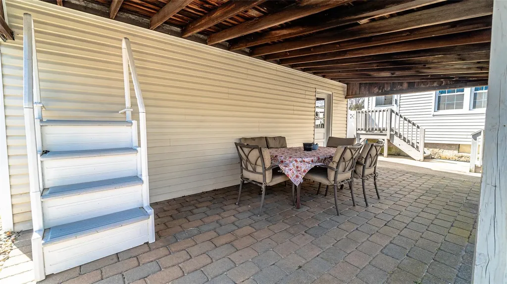 96 17th Street West Babylon NY 11704