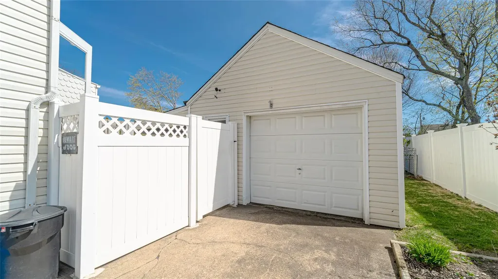 96 17th Street West Babylon NY 11704