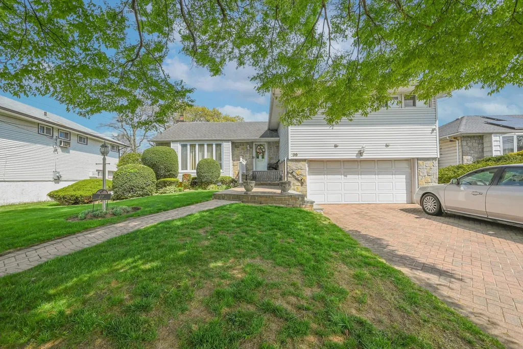 39 Primrose Lane Roosevelt NY 11575