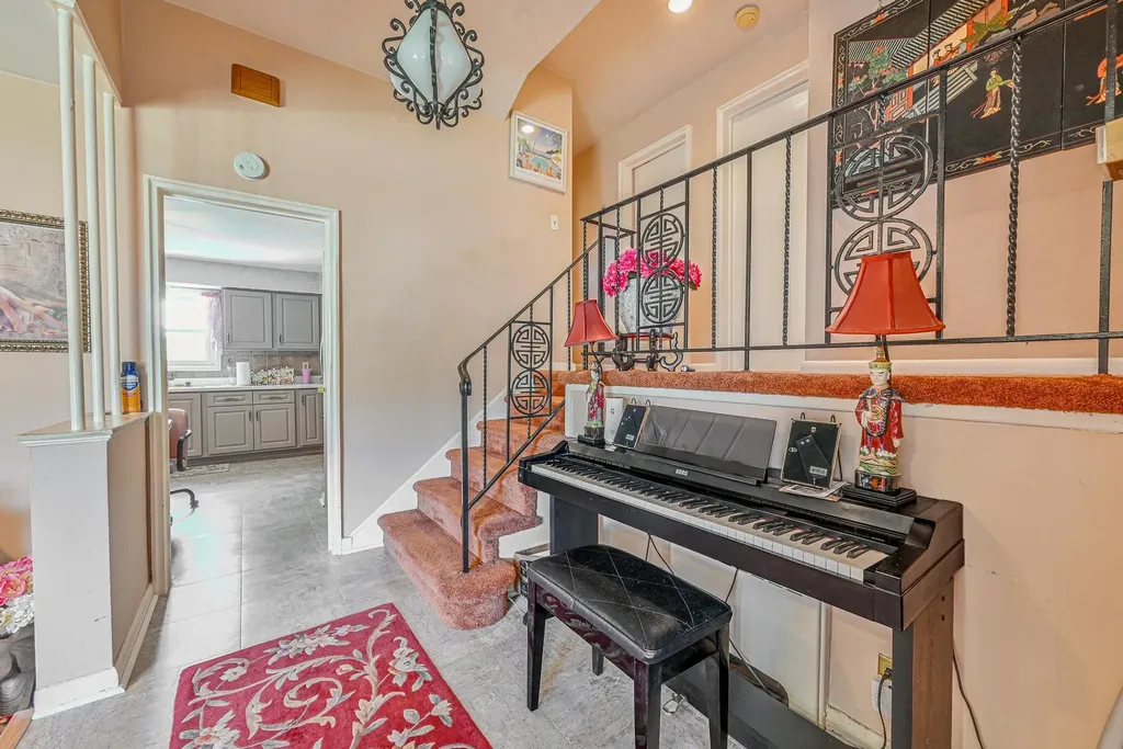 39 Primrose Lane Roosevelt NY 11575