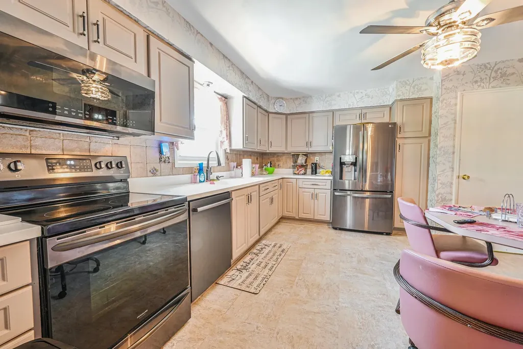 39 Primrose Lane Roosevelt NY 11575